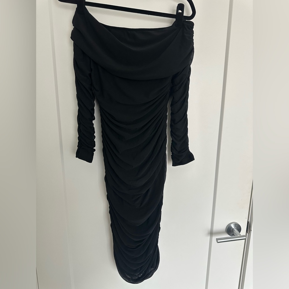 Ruched midi dress. Black or white